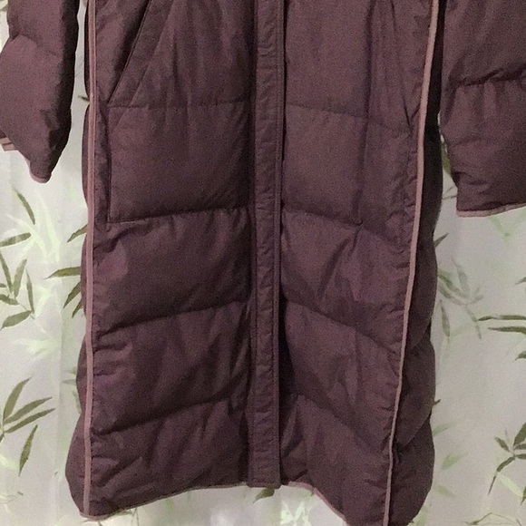 Gallery Long Down Coat Sz. 12 80% Down, 20% Waterfowl Feathers Purple 51” long. - Picture 2 of 8